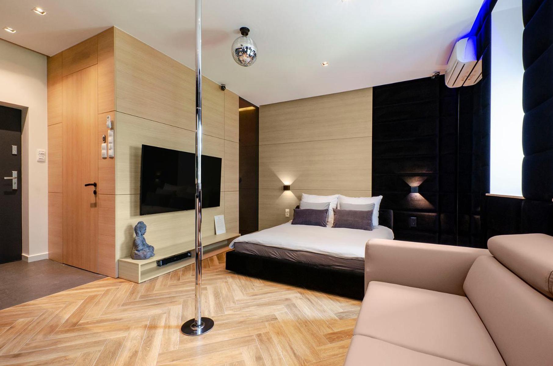 Lupoapartments Z Jacuzzi Pole Dance Leczycka 29 Klimatyzacja Parking Dostep Na Kod Lodz  Room photo