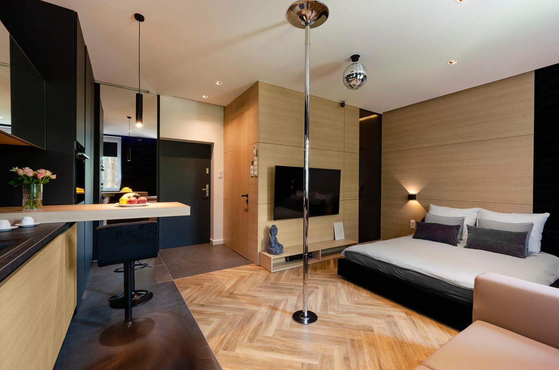 Lupoapartments Z Jacuzzi Pole Dance Leczycka 29 Klimatyzacja Parking Dostep Na Kod Lodz  Room photo