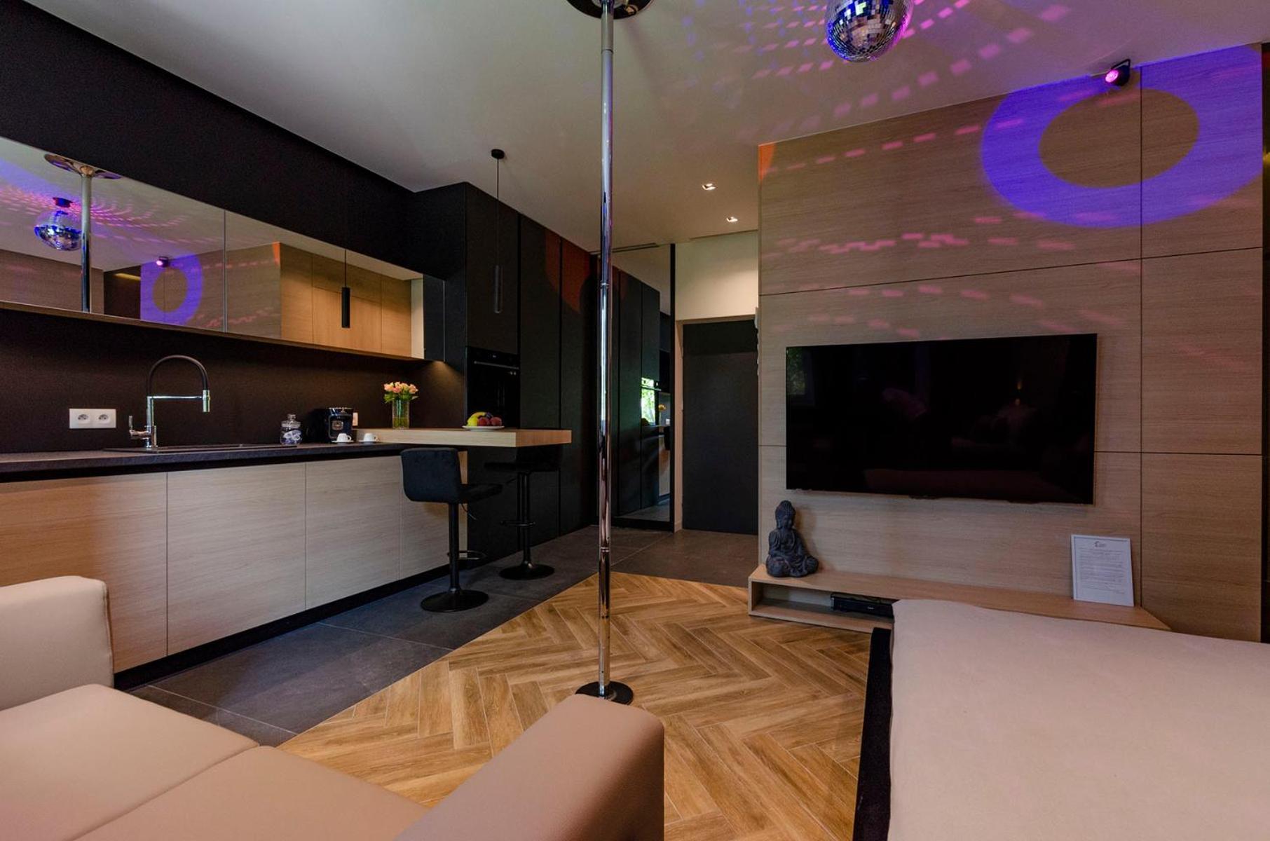 Lupoapartments Z Jacuzzi Pole Dance Leczycka 29 Klimatyzacja Parking Dostep Na Kod Lodz  Room photo